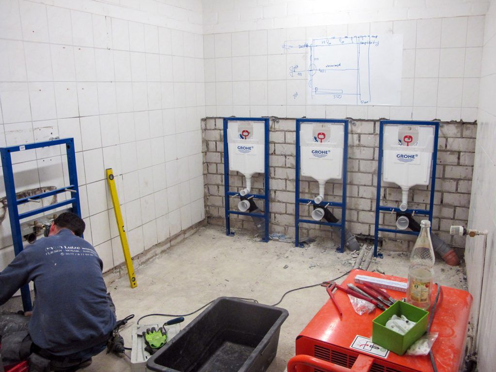 Januar 2016 - Sanierung WC-Bereich, Gewerbeobjekt Ahrensfelde/Blumberg Installationsarbeiten