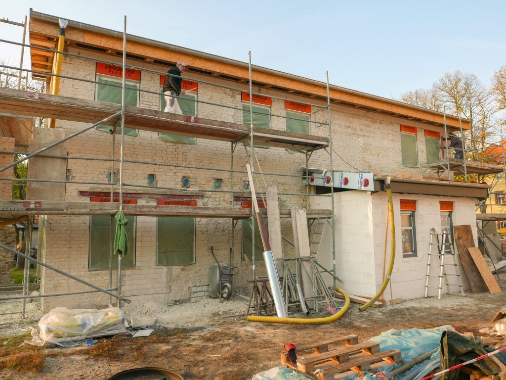 Oktober 2018 - Sanierung einer Remise, Schöneiche bei Berlin - Wärmedämmung Fassade