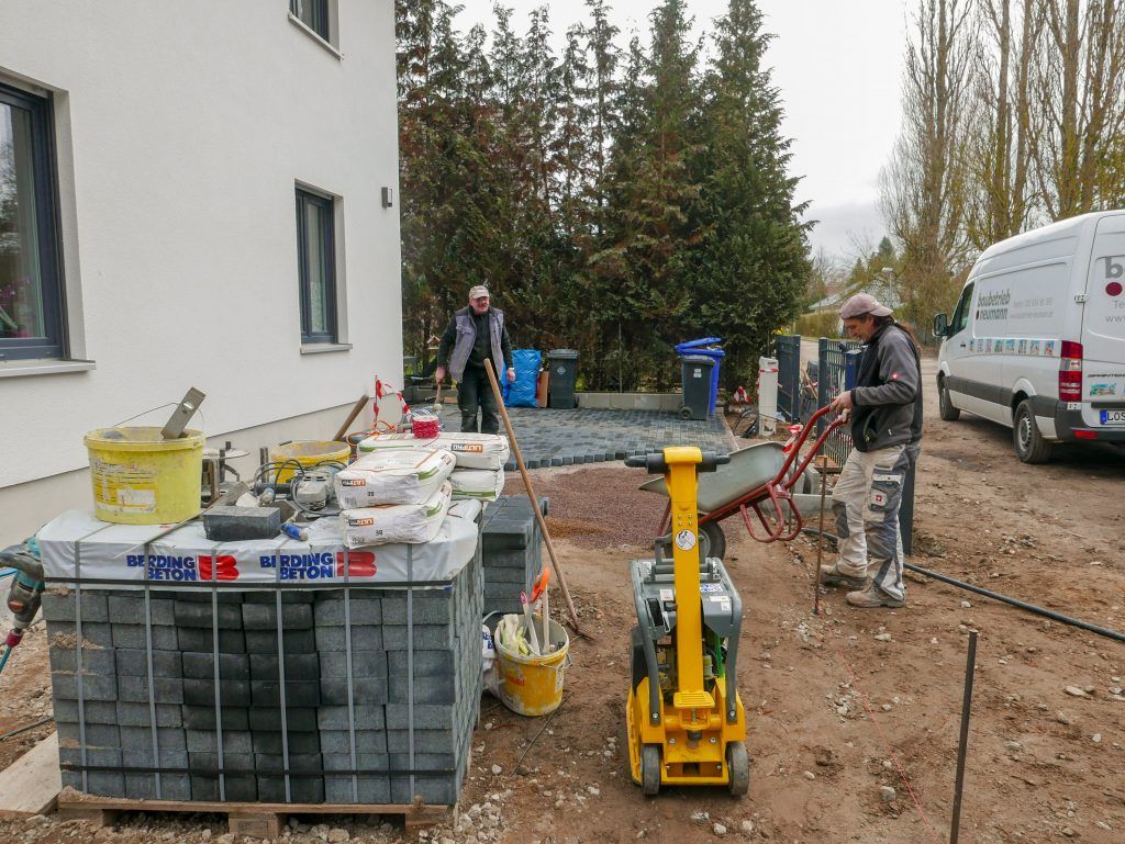 März 2019 - Neubau Zweifamilienhaus, Eggersdorf - Außenanlage